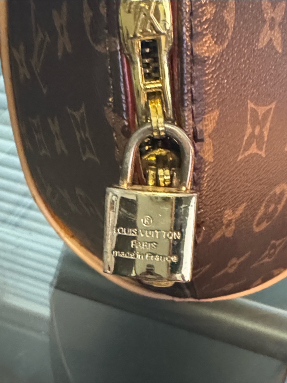 Louis Vuitton Monogram Shoulder Bag with Tan Trim and Gold Hardware - Picture 3 of 6